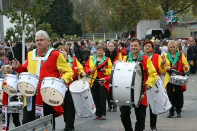 Foto des Albums: Kerbumzug Erfelden Drummler 2013