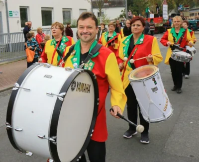 Foto des Albums: Kerbumzug Erfelden Drummler 2013