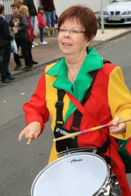 Foto des Albums: Kerbumzug Erfelden Drummler 2013