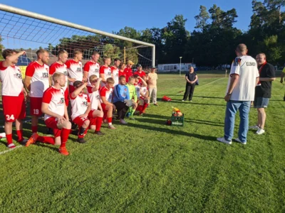 Vorschaubild: Übergabe des Grillset vom Sportminister