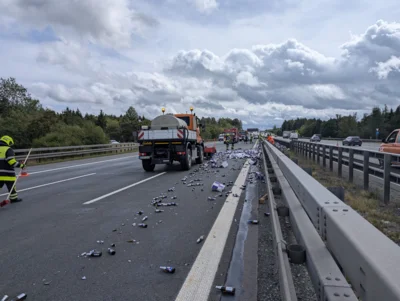 Foto des Albums: VU mit PKW_LKW_Ladung_verloren_BAB9