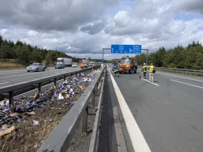Foto des Albums: VU mit PKW_LKW_Ladung_verloren_BAB9