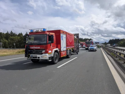Foto des Albums: VU mit PKW_LKW_Ladung_verloren_BAB9