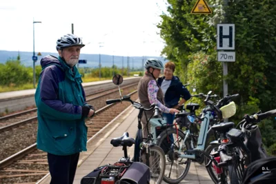Kurz warten - die n&auml;chste S-Bahn nehmen wir  (Bild vergr&ouml;&szlig;ern)