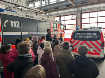 Foto des Albums: 3a und 3b: Besuch bei der Berufsfeuerwehr in Braunschweig