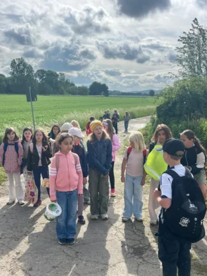 Foto des Albums: 3a und 3b: Ausflug zum Erdbeerfeld Egenstedt