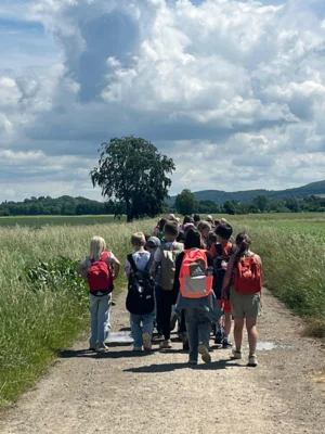 Foto des Albums: 3a und 3b: Ausflug zum Erdbeerfeld Egenstedt
