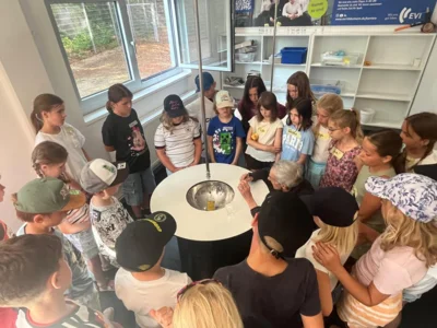 Foto des Albums: 3a und 3b: Trinkwasserprojekt bei der EVI