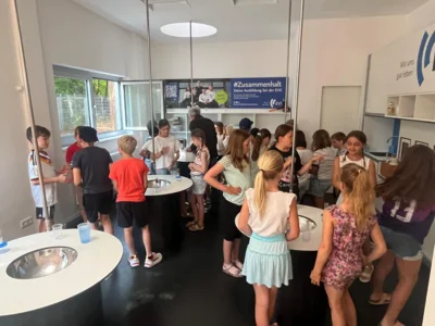 Foto des Albums: 3a und 3b: Trinkwasserprojekt bei der EVI