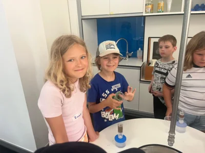 Foto des Albums: 3a und 3b: Trinkwasserprojekt bei der EVI