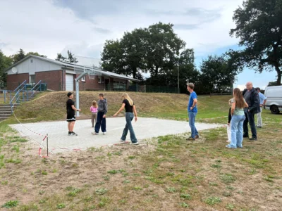 Foto des Albums: Einweihung Basketballkorb