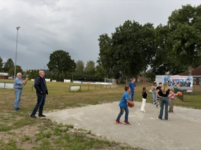 Foto des Albums: Einweihung Basketballkorb
