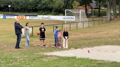Foto des Albums: Einweihung Basketballkorb