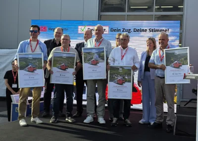 Urkunden&uuml;bergabe&copy;SonjaM&uuml;ller  (Bild vergr&ouml;&szlig;ern)