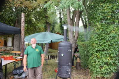 R&auml;uchern ist zugleich uralte Tradition und Handwerkskunst  (Bild vergr&ouml;&szlig;ern)