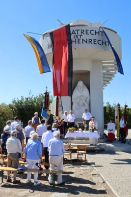 Foto des Albums: Südmährertreffen beim Heimatdenkmal Unterretzbach