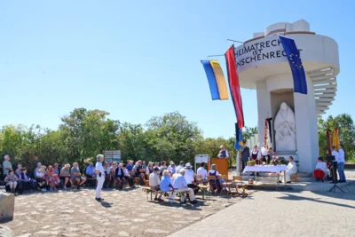 Foto des Albums: Südmährertreffen beim Heimatdenkmal Unterretzbach