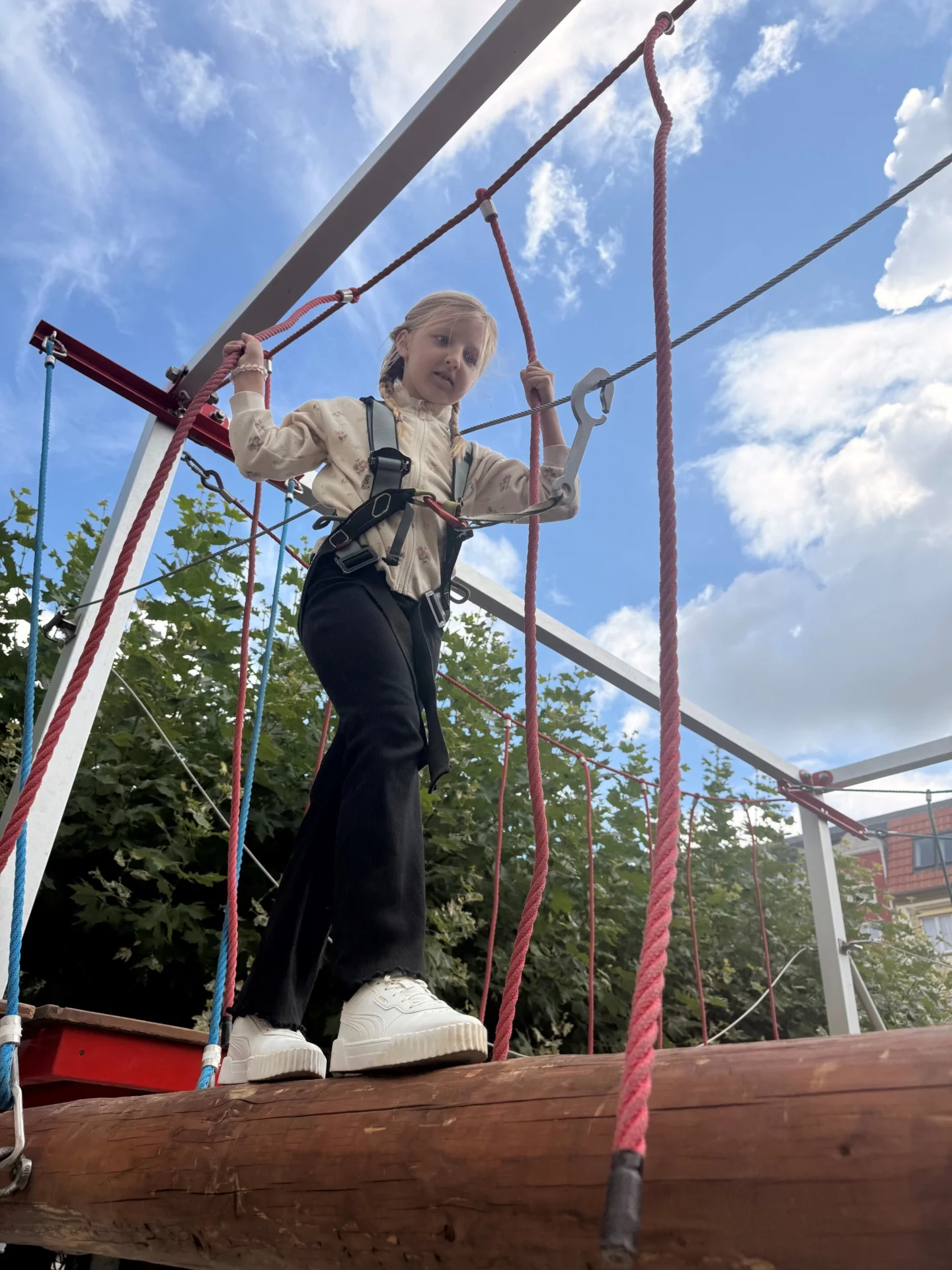 Bild: Kletterpark vor dem Kulturhaus