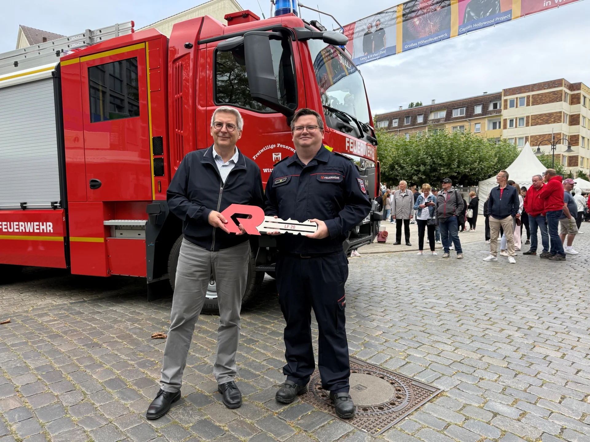 Bild: Übergabe des neuen Einsatzfahrzeuges LF 20