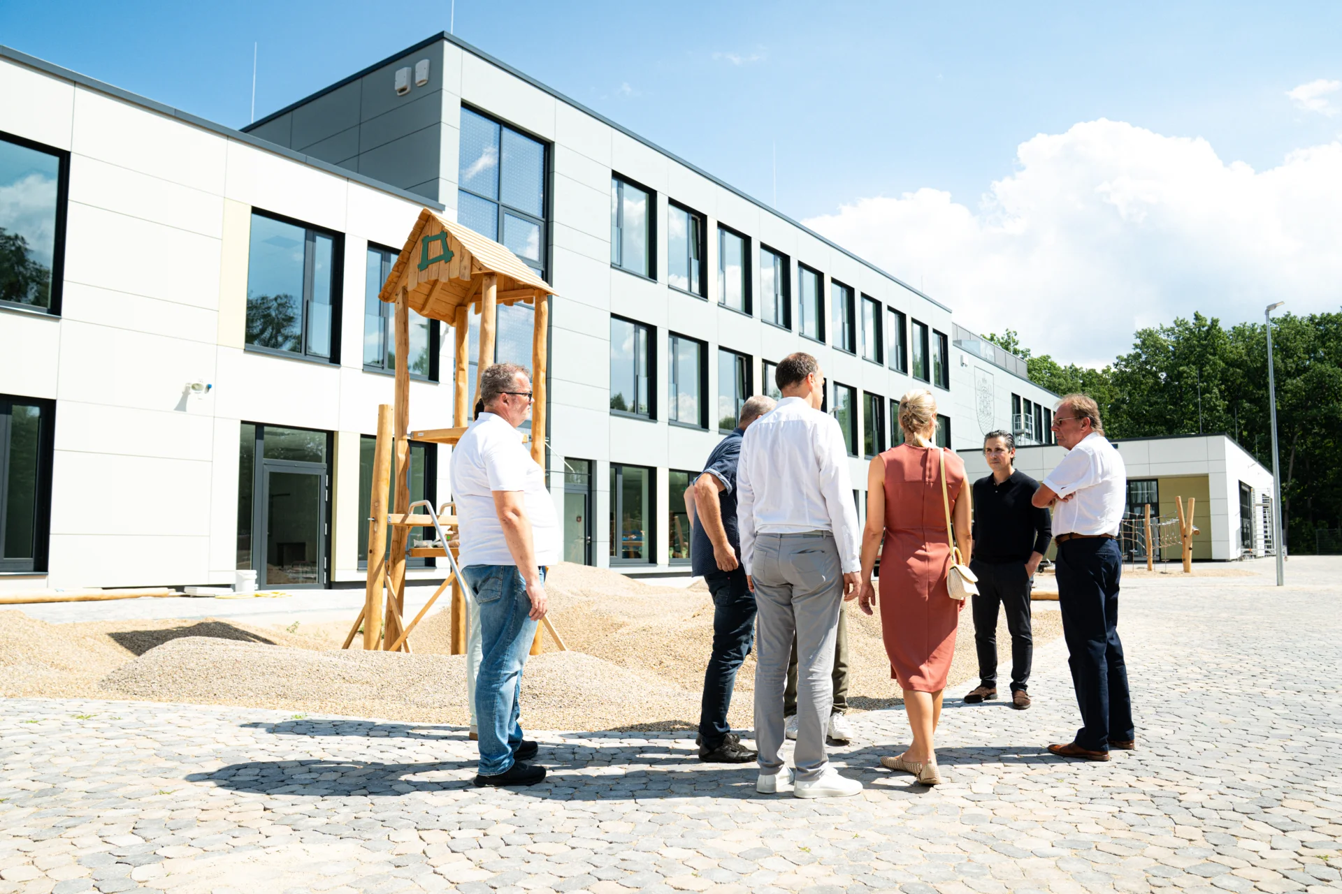 Bild: Ein besonderer Moment | Übergabe der Grundschulfiliale am 6.8.2026, Foto: ParkProperty Europe GmbH & Co. KG