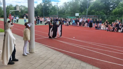 Foto des Albums: Einweihung neu gestalteter Schulgarten