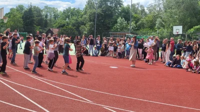 Foto des Albums: Einweihung neu gestalteter Schulgarten