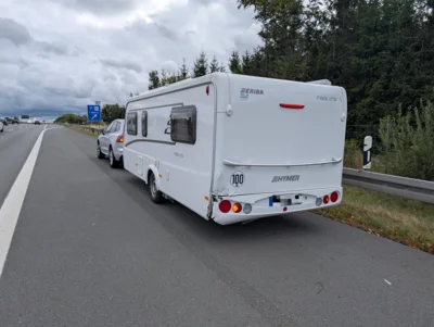 Foto des Albums: VU mit PKW und Wohnwagen auf der A9 am 22.08.2026
