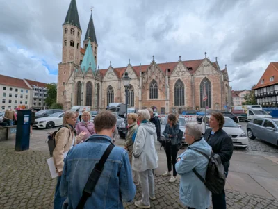 An der Martini-Kirche  (Bild vergr&ouml;&szlig;ern)