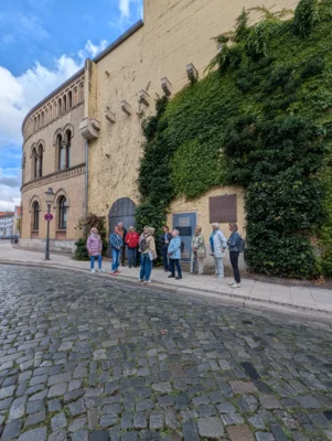 Der Bunker grenzt direkt an das j&uuml;dische Gemeindehaus  (Bild vergr&ouml;&szlig;ern)