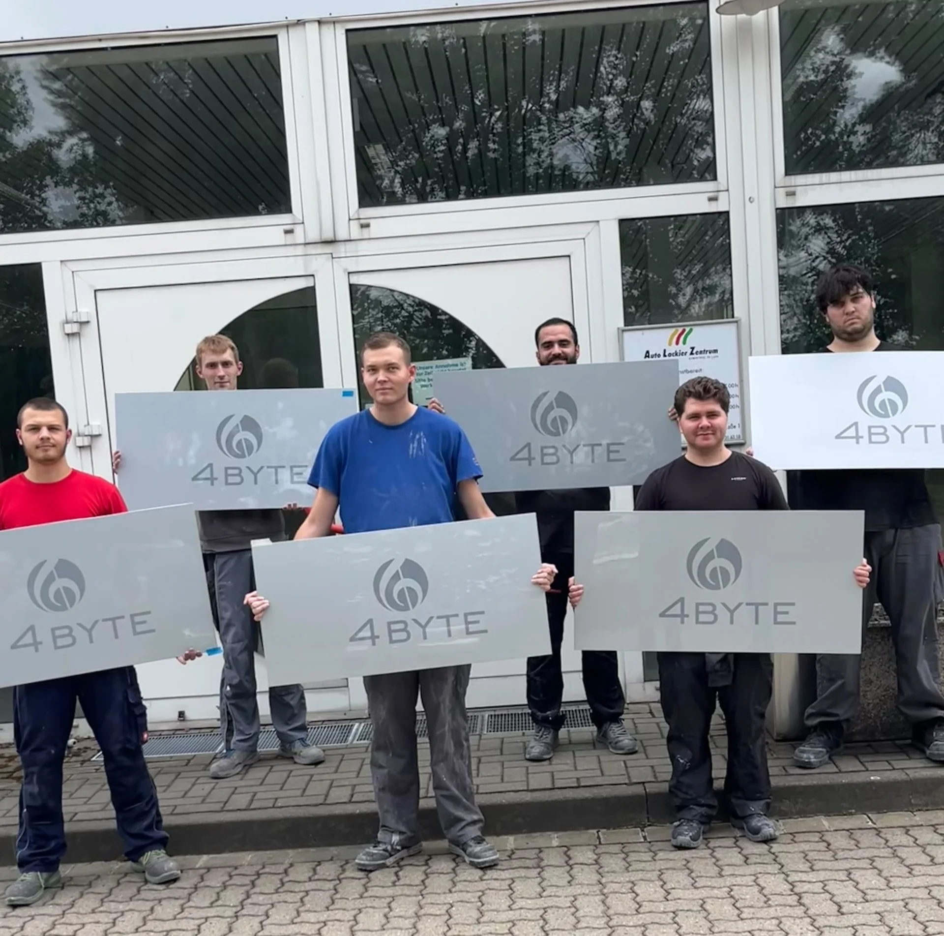 Bild: Gruppenfoto : Chrispin-Conner Meier, Jason Ray Rudloff, Niklas Borchardt, Maatouk Abbas, Abdel Karim Kanaan, Marvin Martinez Grenda