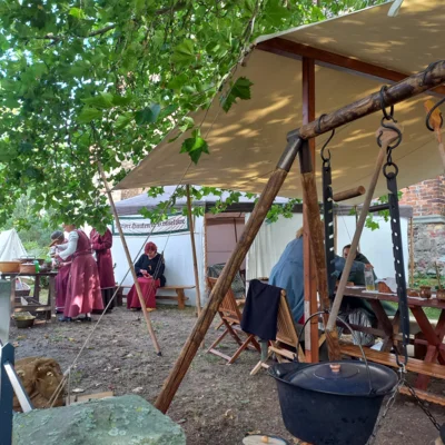 Foto des Albums: Das Kurfürstenpaar & Gefolge besucht zum Margarethenfest die Stadtkirche während der 