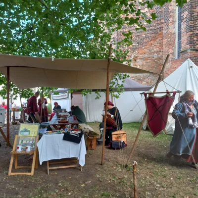 Foto des Albums: Das Kurfürstenpaar & Gefolge besucht zum Margarethenfest die Stadtkirche während der 