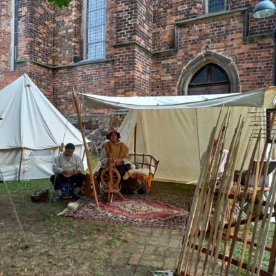 Foto des Albums: Das Kurfürstenpaar & Gefolge besucht zum Margarethenfest die Stadtkirche während der 