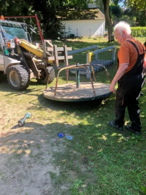 Foto des Albums: Reparatur am Spielplatz