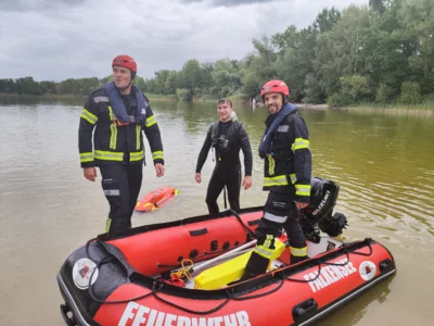 Foto des Albums: Freiwillige Feuerwehr Falkensee übt den Ernstfall am See