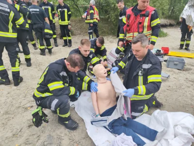Fotoalbum Freiwillige Feuerwehr Falkensee übt den Ernstfall am See