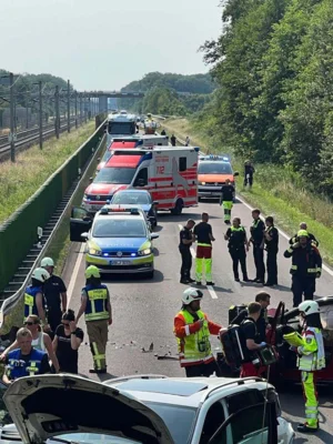 Foto des Albums: 09.07.2023 Person eingeklemmt - B188 GrafhorstOebisfelde - Elektrofahrzeug Frontalaufprall,2 PKW