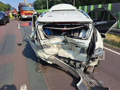 Foto des Albums: 09.07.2023 Person eingeklemmt - B188 GrafhorstOebisfelde - Elektrofahrzeug Frontalaufprall,2 PKW