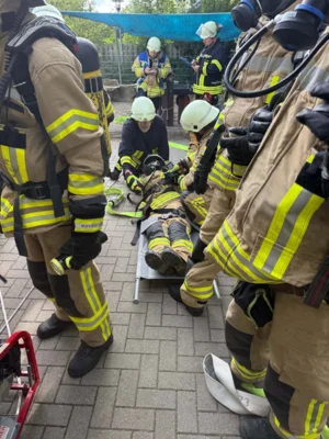 Foto des Albums: 01.08.2025 B_2 _Y- Windmühlenberg, Velpke - Küchenbrand, Personen im Gebäude