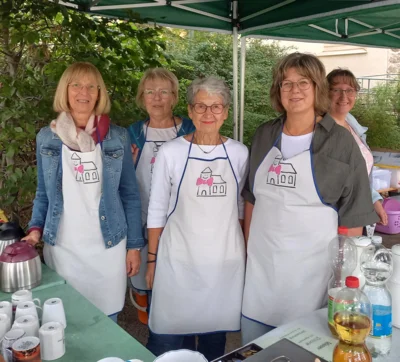 Foto des Albums: Traditionelles Platanencafe zum Margarethenfest am Sonntagnachmittag auf dem Kirchplatz