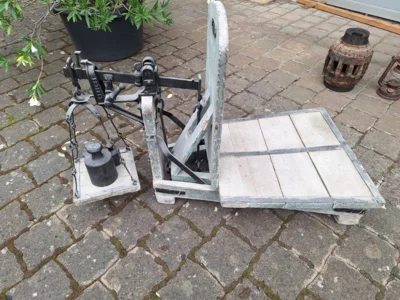 Waage  (Bild vergr&ouml;&szlig;ern)