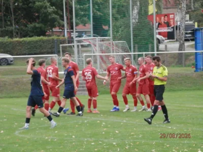 Erster Torjubel der neuen Saison nach dem verwandelten Elfmeter zum 1:0 durch den FC-Mannschaftskapit&auml;n (Bildmitte). 
