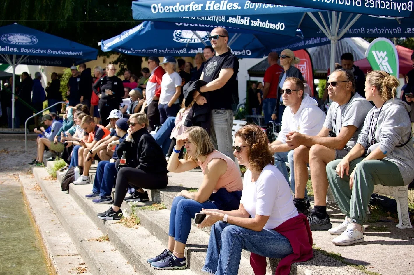 Bild: Tribüne zum Beobachten des Wettkampfgeschehens