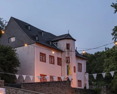 Koppensteiner Schloss in der D&auml;mmerung  (Bild vergr&ouml;&szlig;ern)
