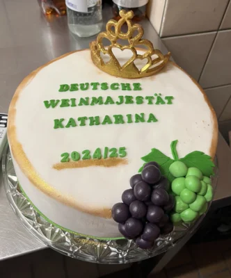 Majestätenkuchen  (Bild vergr&ouml;&szlig;ern)