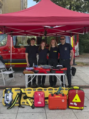 Kameradinnen und Kameraden der Freiwilligen Feuerwehren standen das ganze Wochenende als Ersthelfer bereit.  (Bild vergr&ouml;&szlig;ern)