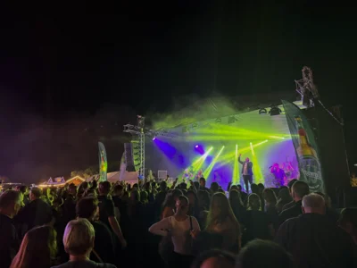 und der Auftritt der Band "SPUR 13".  (Bild vergr&ouml;&szlig;ern)
