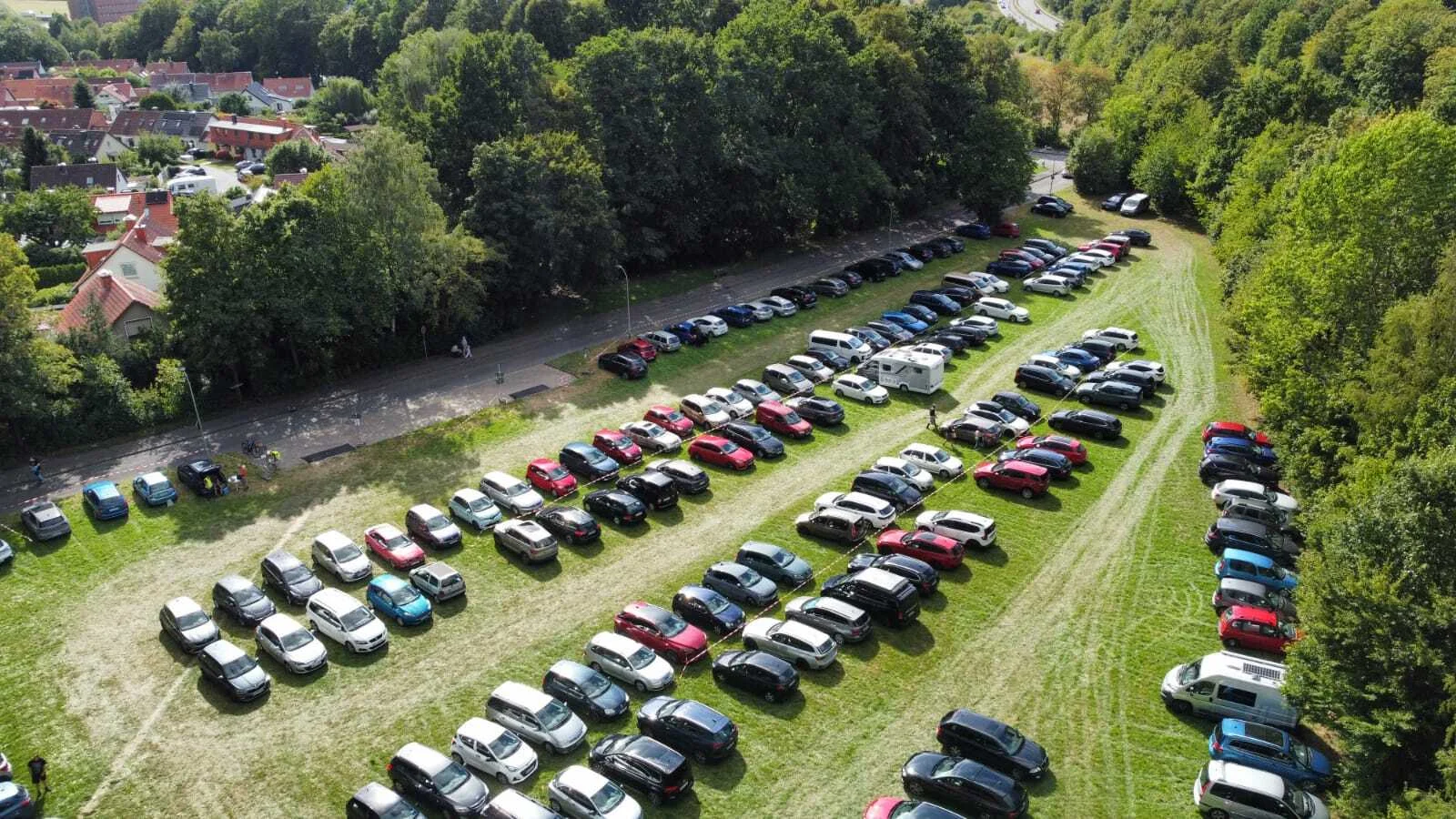 Bild: Pferdelose Wagen belegen den Andrang