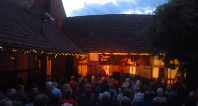Foto des Albums: Paul Millns (UK) verzaubert den Pfarrhof mit seinem Programm 