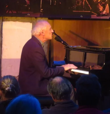 Foto des Albums: Paul Millns (UK) verzaubert den Pfarrhof mit seinem Programm 